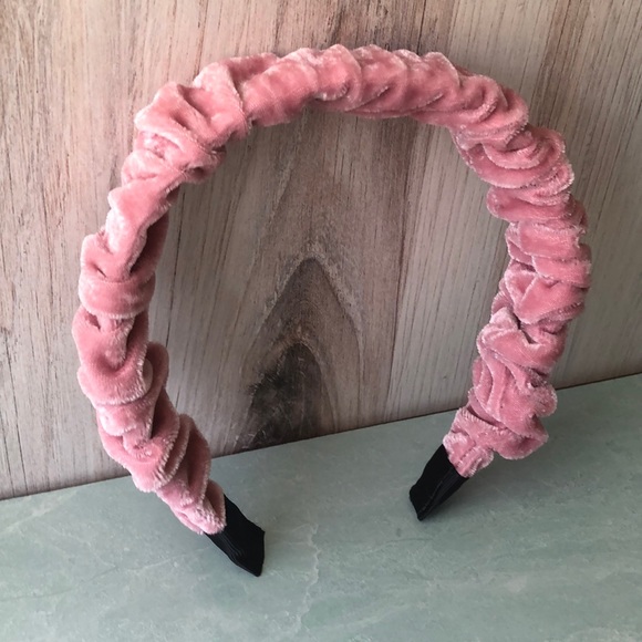 🆕 LAST | Scrunched Velvet Headband - Picture 2 of 4